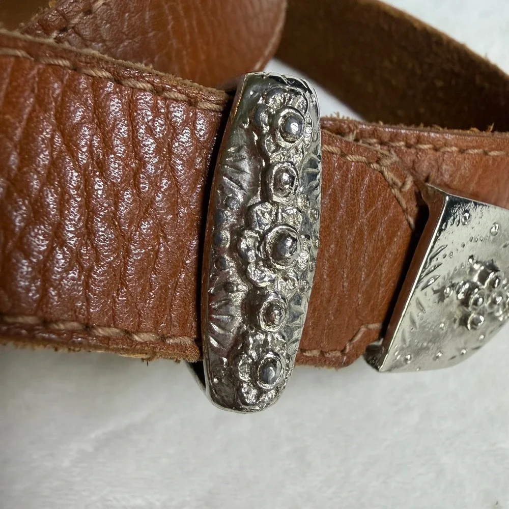 Leather Shop Western Belt Women Size 28 Brown Genuine Leather‎ Engraved Buckle